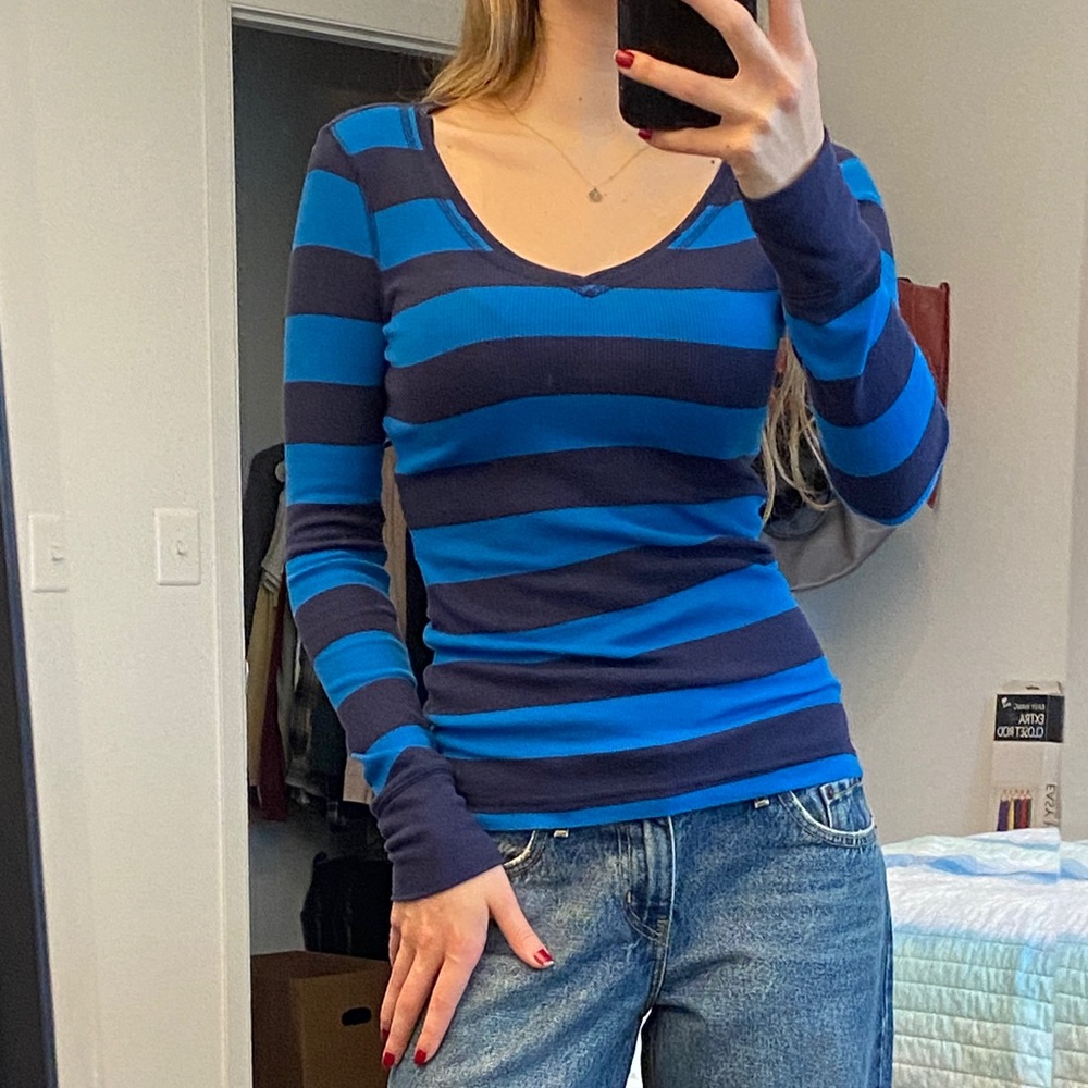Vintage Y2K SO Medium Women’s Fitted Blue Striped V-Neck Long Sleeve Top - Picture 4 of 5